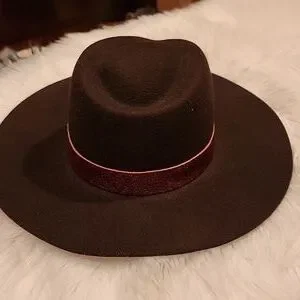 New rag & bone Kacy Fedora in a Merlot Wine Color, Size Medium NWT New Brandy Melville Italia Blue Sweatshirt - www  main image 4